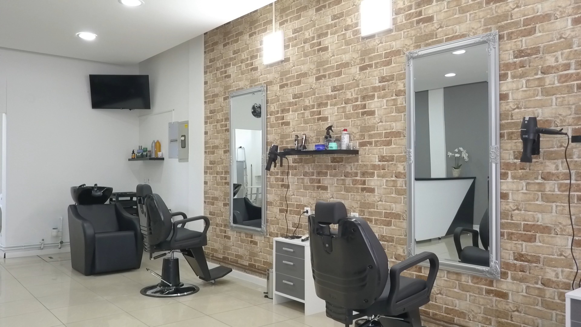 OGLAS ZA POSAO: Barbershop Seven zapošljava frizera/barbera (M/Ž)