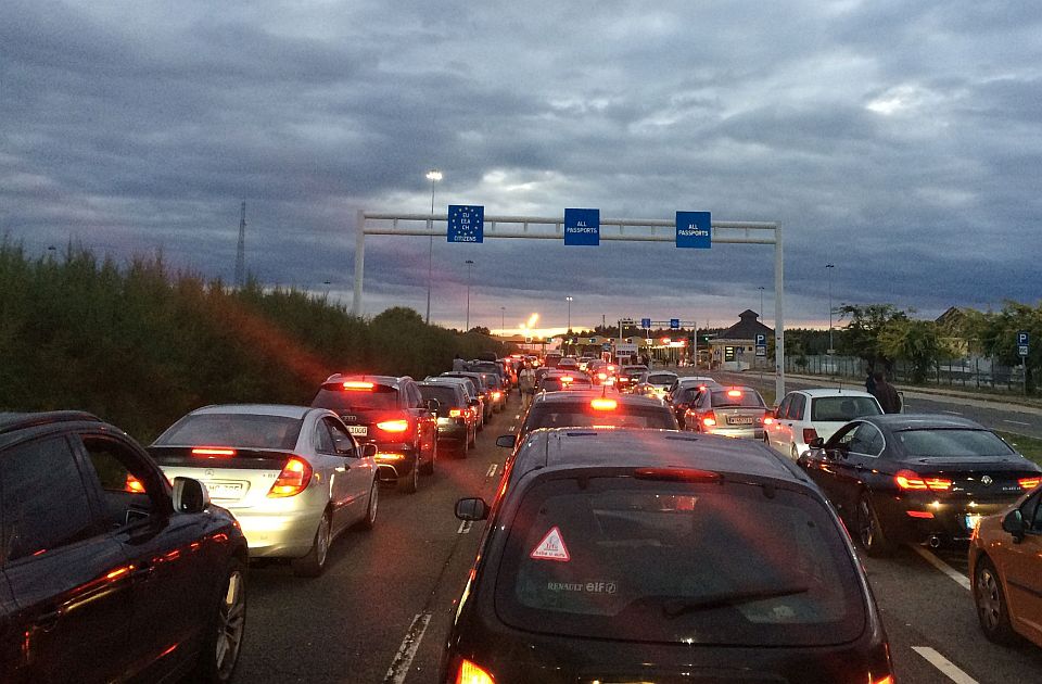 PUTEVI: Pojačan intenzitet saobraćaja, vozačima se savjetuje dodatni oprez