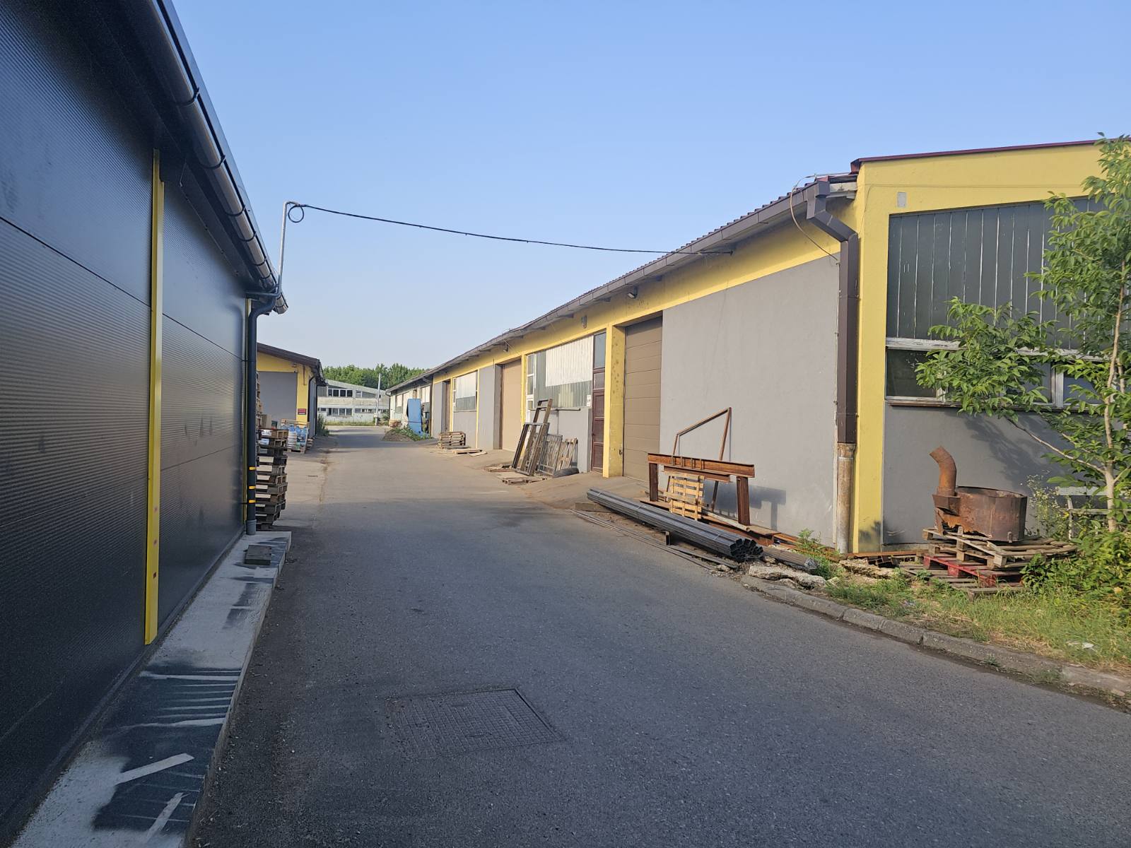 OGLAS: Izdaju se dvije hale površine 411 m² i 346 m² u ulici Nikole Tesle 23