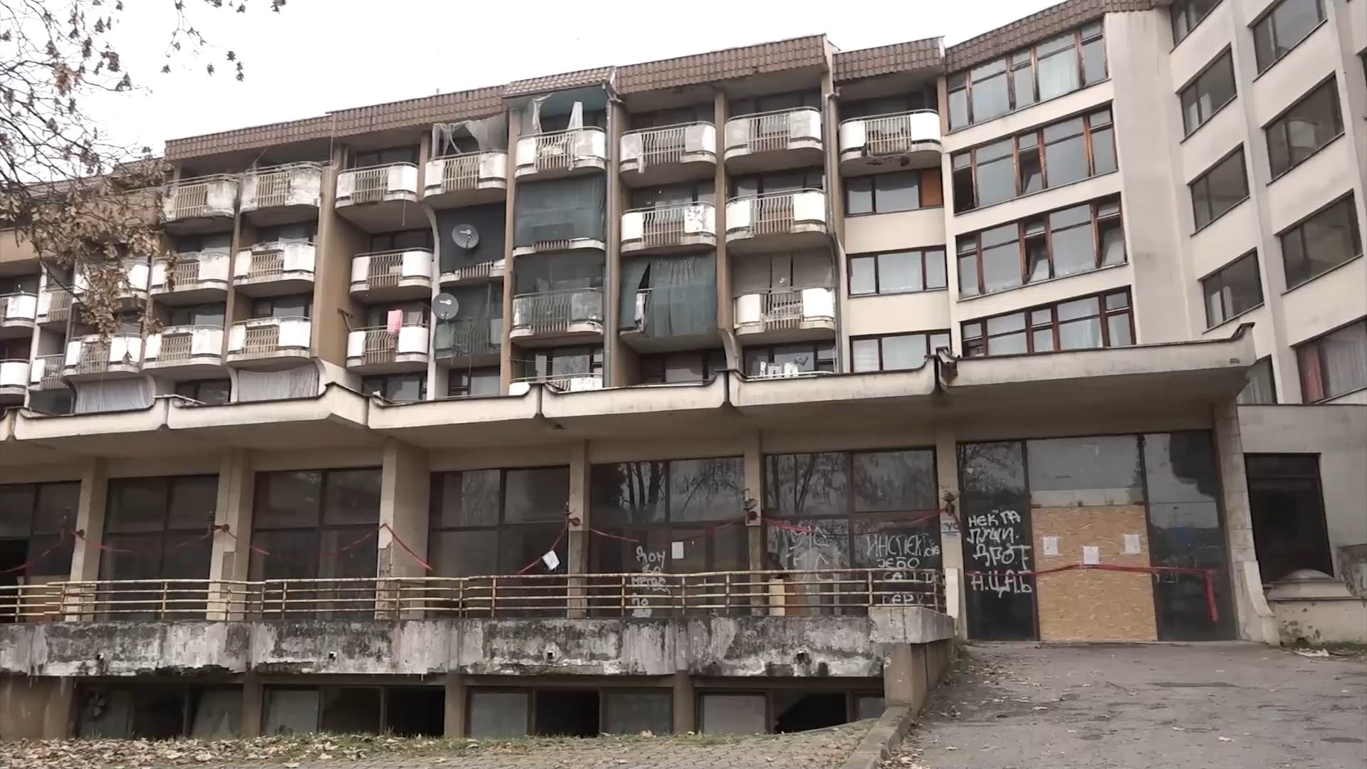 DOBOJ: Potpisivanje sporazuma o obnovi stambenih jedinica za raseljene i povratnike — ali ko su ti ljudi tri decenije nakon rata?