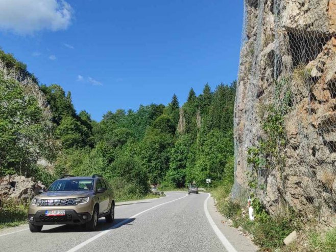 PUTEVI: Redovan saobraćaj uz povremene obustave i radove na više dionica u Srpskoj