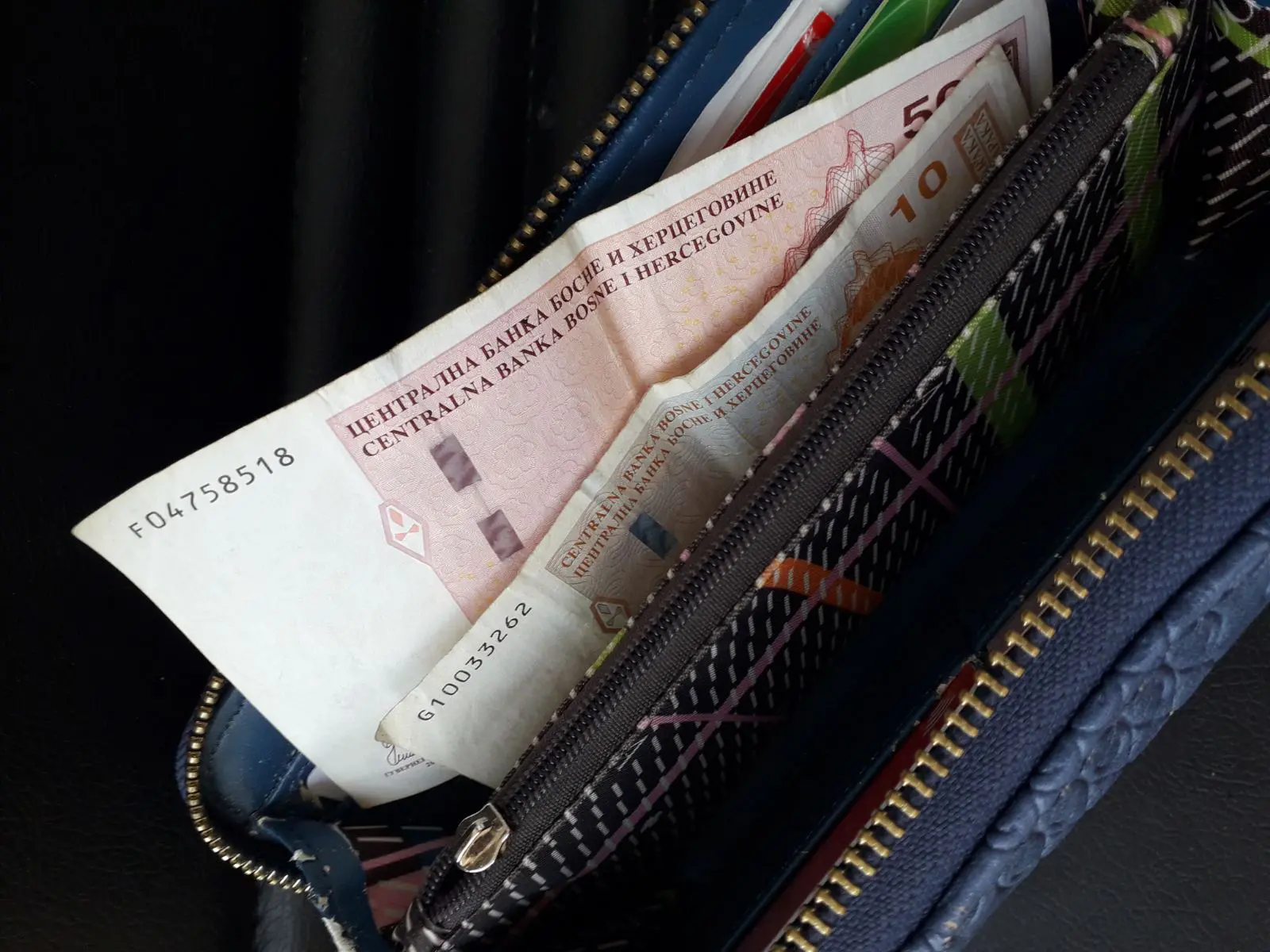 Plata ne pokriva ni pola troškova: RS ili FBiH — gdje je dno dublje?