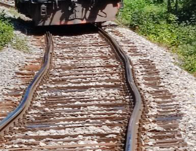 DOBOJ: Deformisan kolosijek, obustavljen saobraćaj Doboj-Petrovo Novo (FOTO)