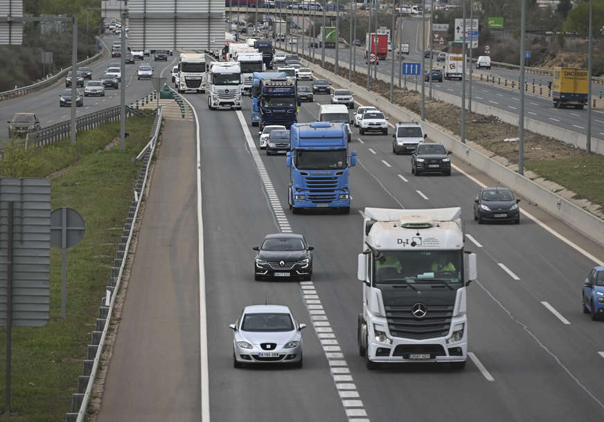 PUTEVI: Vozi se uglavnom bez zastoja, ali oprez zbog radova, magle i klizišta