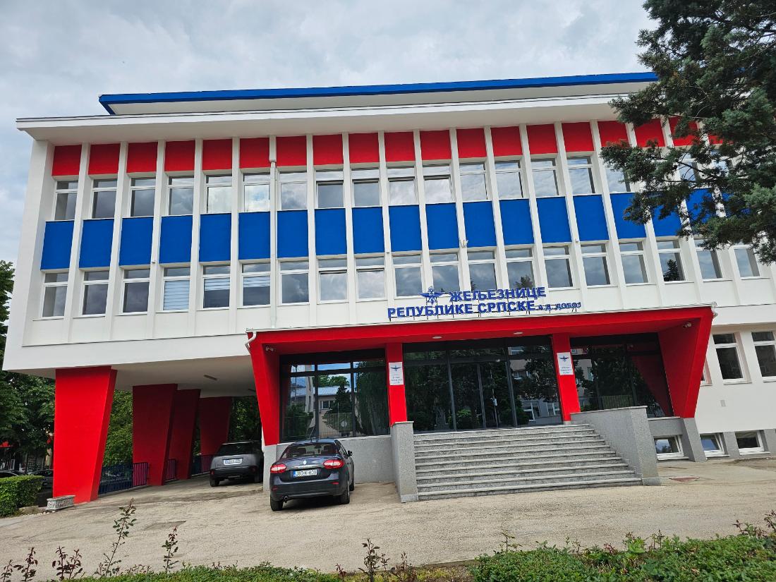 SVAKI DIREKTOR KOJI DOĐE NAPRAVI MINUS Dug premašio 295 miliona, radnici bez osiguranja i plata