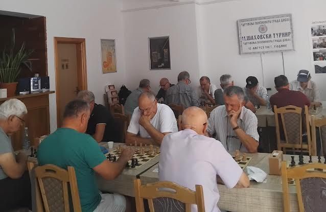 DOBOJSKI PENZIONERI POKAZALI ŠAHOVSKO ZNANJE: Živković, Damjanović i Šolaja na republičkom prvenstvu