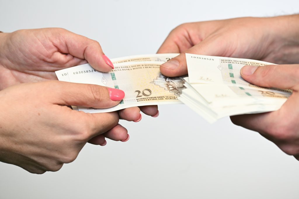 Agencija priznala da se javnim nabavkama bave mešetari