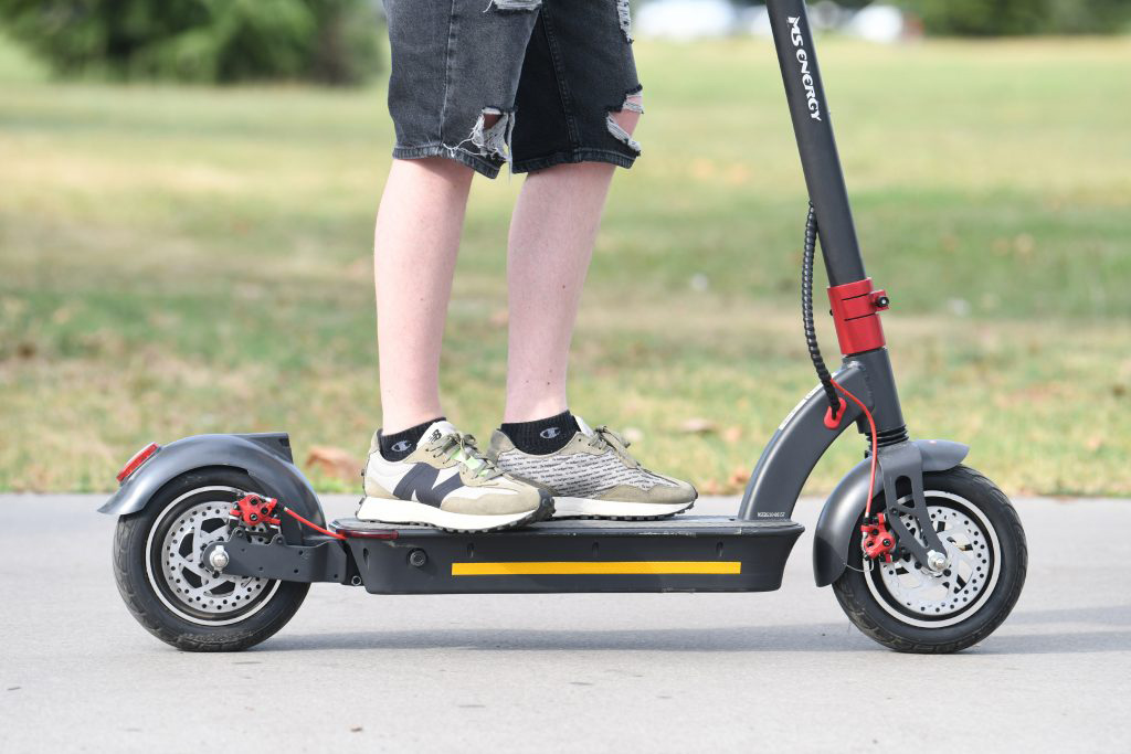 Zakon propisuje stroga pravila: Znate li za šta sve možete platiti kaznu na električnom trotinetu?