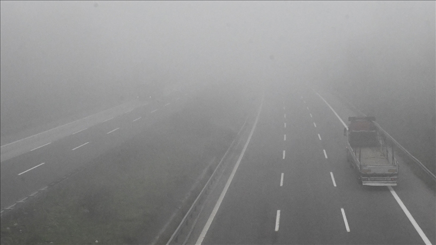 PUTEVI: Mjestimična magla smanjuje vidljivost