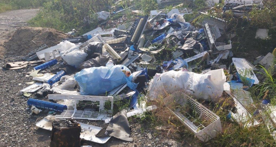 DOBOJ: Kratere nastale nelagalnom eksploatacijom šljunka pretvaraju u ilegalne deponije (FOTO)
