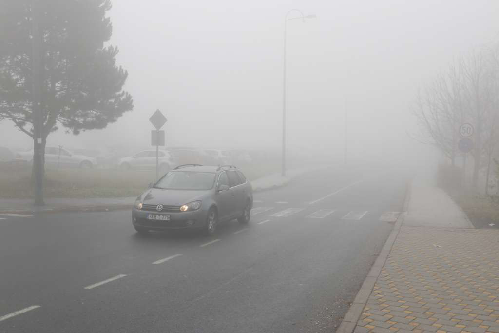 PUTEVI: U kotlinama magla smanjuje vidljivost