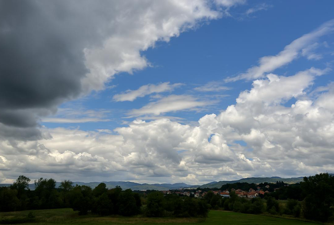 VRIJEME: Lokalni pljuskovi na sjeveru, toplije i sunčanije na istoku i jugu