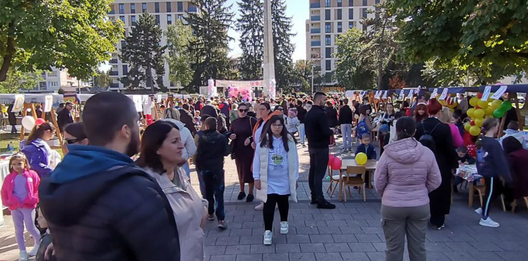 Sajam dječije radosti u Doboju okupio brojne porodice i promovisao porodične vrijednosti