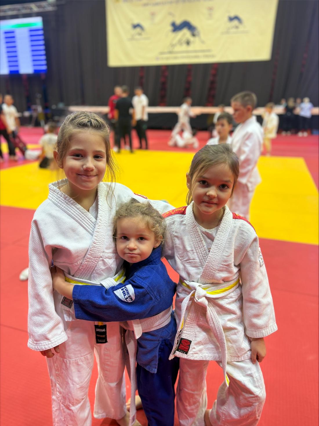 DOBOJ Zlatne medalje za Anu Todorovic i Anju Nikolic na medjunarodnom dzudo takmicenju 06