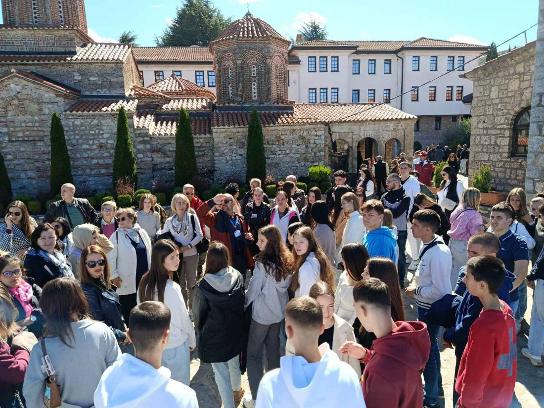 (FOTO) DOBOJ: Gimnazijalci posjetili Skoplje i Ohrid povodom 80 godina škole