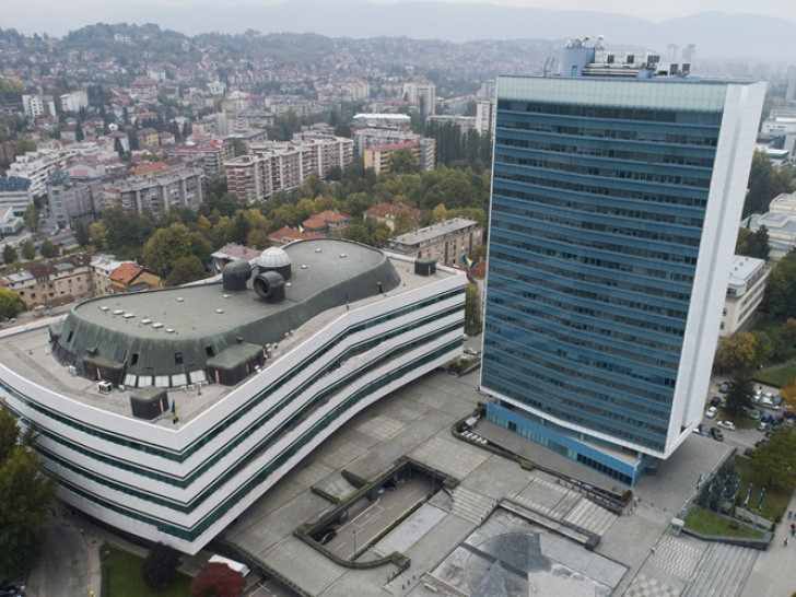 Šta bi bilo da su plate vezane za učinak?