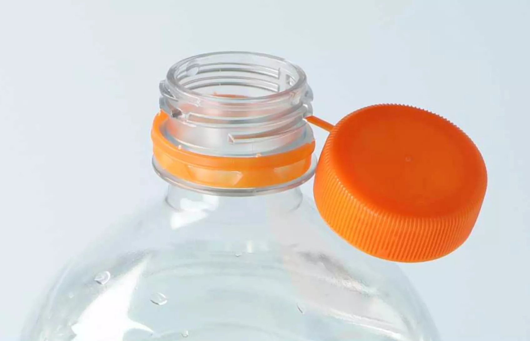 EU od 2025. uvodi obaveznu upotrebu reciklirane plastike u flašama