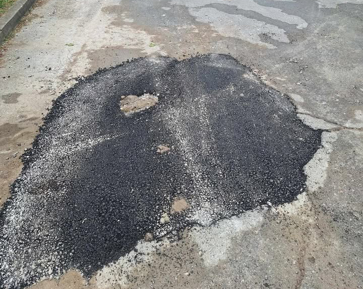 Krpljenje ulice na Šušnjarima: rupa ostala, asfalt potrošen