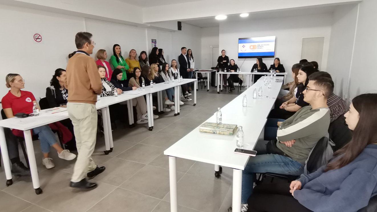 DOBOJ: Potpisani ugovori za pet omladinskih projekata