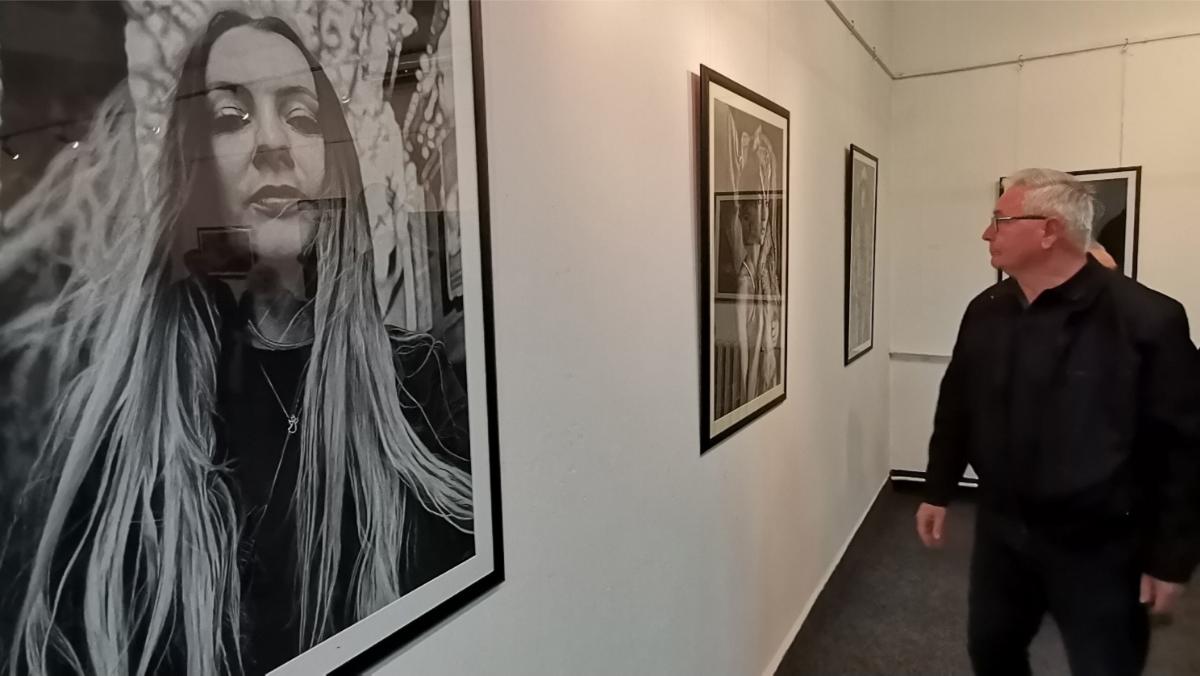 DOBOJ Otvorena prva samostalna izlozba Denija Bozica 01