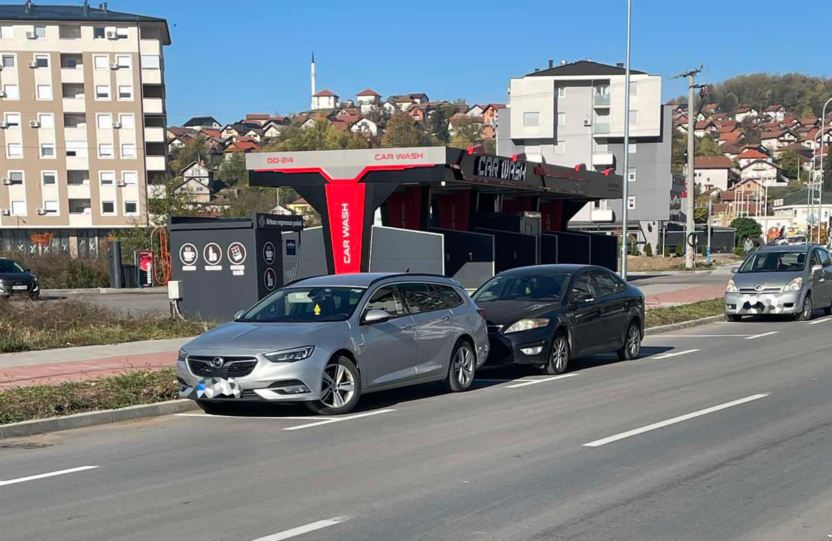 Parking u novoj ulici izaziva negodovanje: Prekratki za savremena vozila?