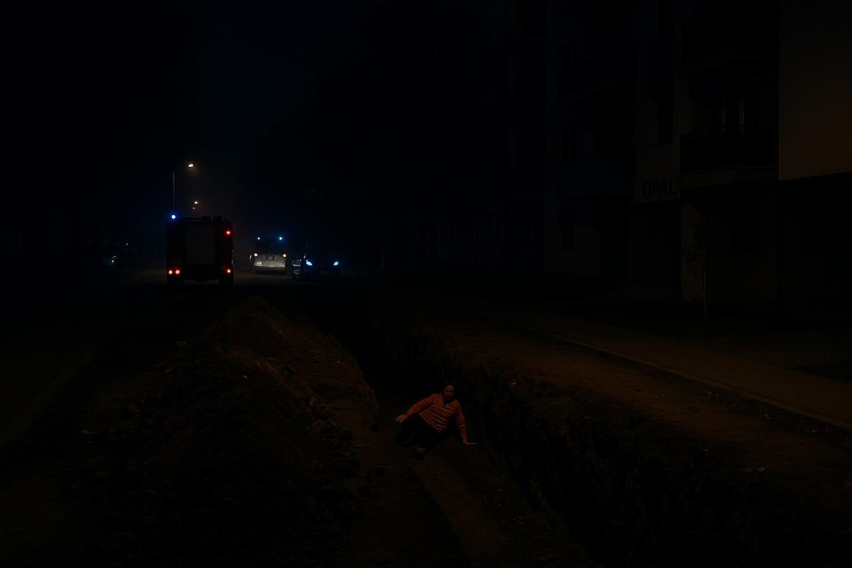 GRAĐANI DOBOJA PRIJAVLJUJU: Žena pala u neosvijetljen kanal kod zgrade „Opal“?