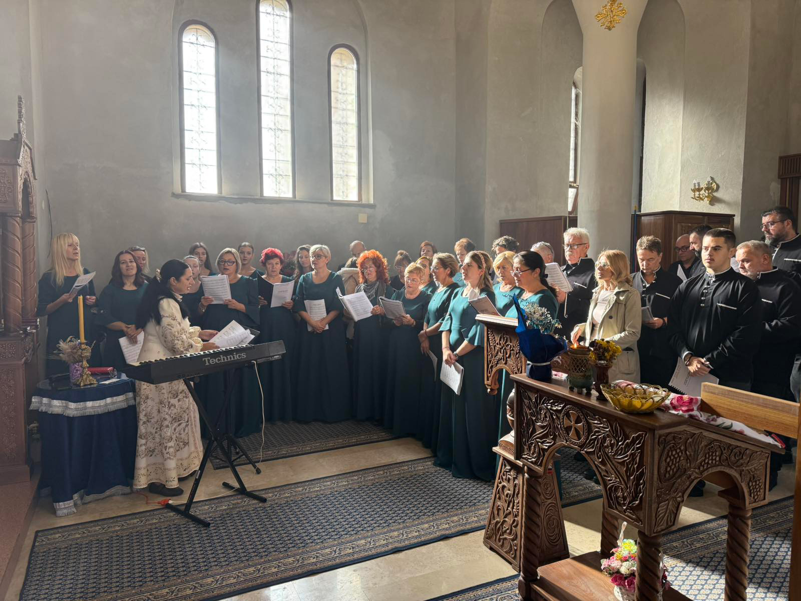 DOBOJ: Bogoljupci uveličali liturgiju u Tešnju na Đurđic