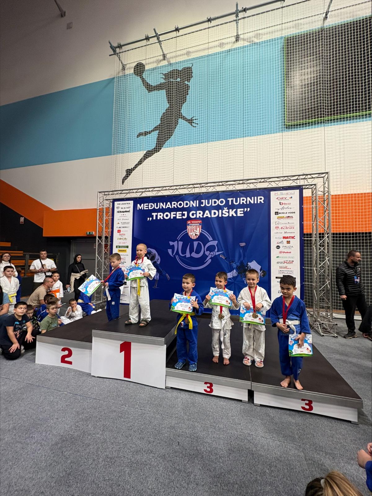 DOBOJSKI INFO Najmladji dzudisti Ozrena uspjesni na turniru u Gradisci 01