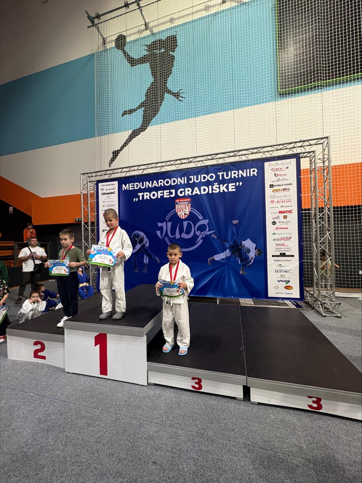 DOBOJSKI INFO Najmladji dzudisti Ozrena uspjesni na turniru u Gradisci 05