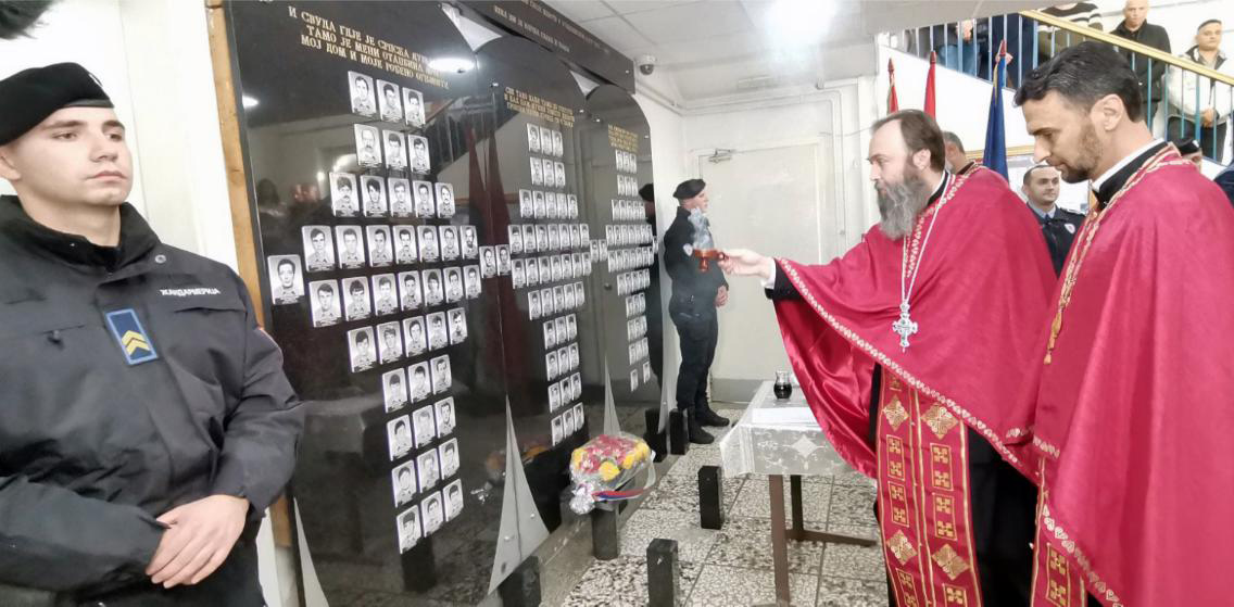 DOBOJ: Služen parastos za 127 poginulih policajaca u proteklom ratu