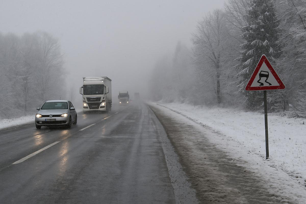 Saobraćaj u Republici Srpskoj: Snijeg, radovi i usporen prolazak na više dionica