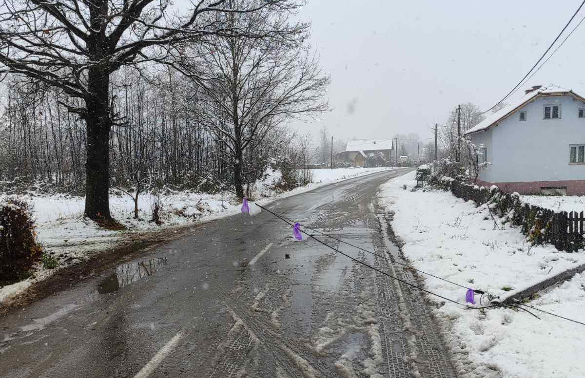 DOBOJ – Pale žice na putu u Boljaniću, mještani upozoravaju vozače