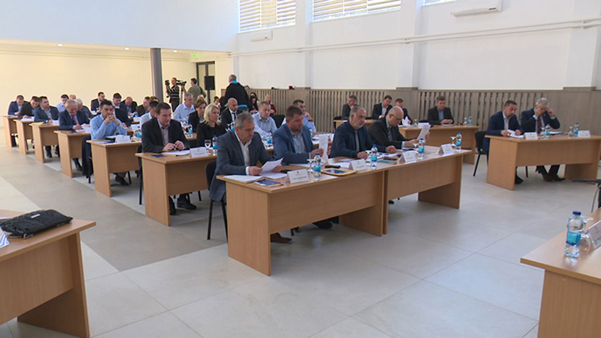 DEVETA SJEDNICA SKUPŠTINE GRADA DOBOJ 10. DECEMBRA: Budžet za 2026. godinu, kreditno zaduženje i više prostornih planova pred odbornicima