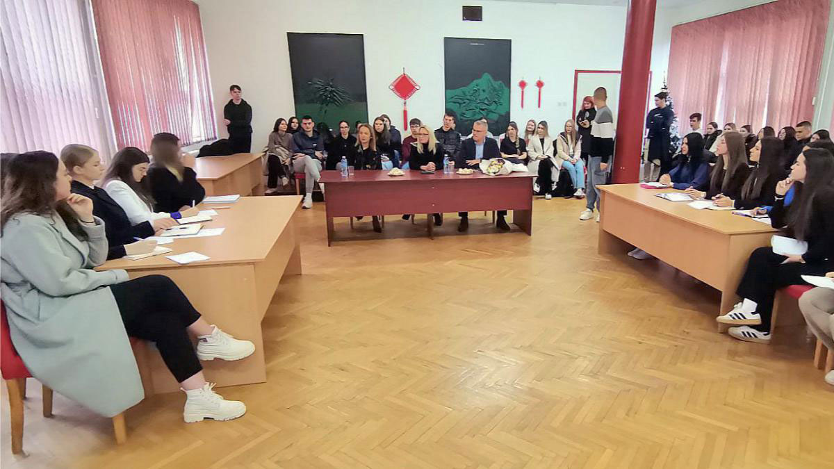 Okrugli sto o digitalnom nasilju u Doboju: Gimnazijalci poslali snažne poruke