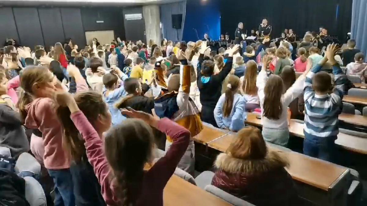 DOBOJ: Policijski orkestar MUP-a Republike Srpske održao koncert za najmlađe