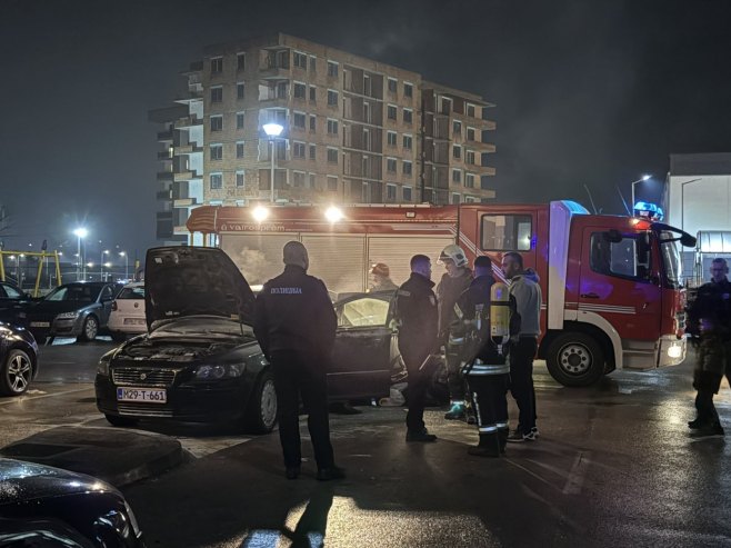 DOBOJ: Vatrogasci ugasili požar na automobilu