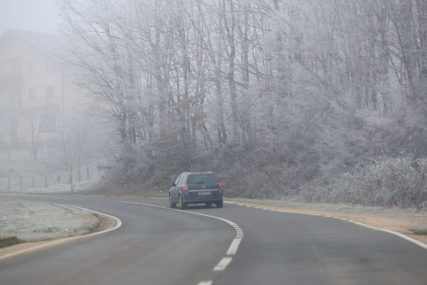 PUTEVI: Magla u kotlinama i poledica u višim predjelima, više dionica pod obustavama