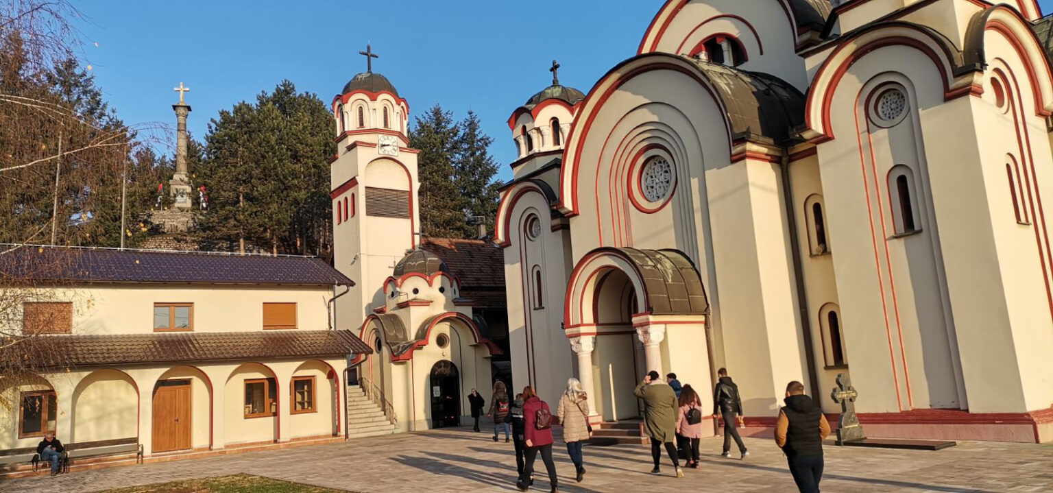 DOBOJ: Liturgija za 12.000 Srba ubijenih u dobojskom koncetracionom logoru