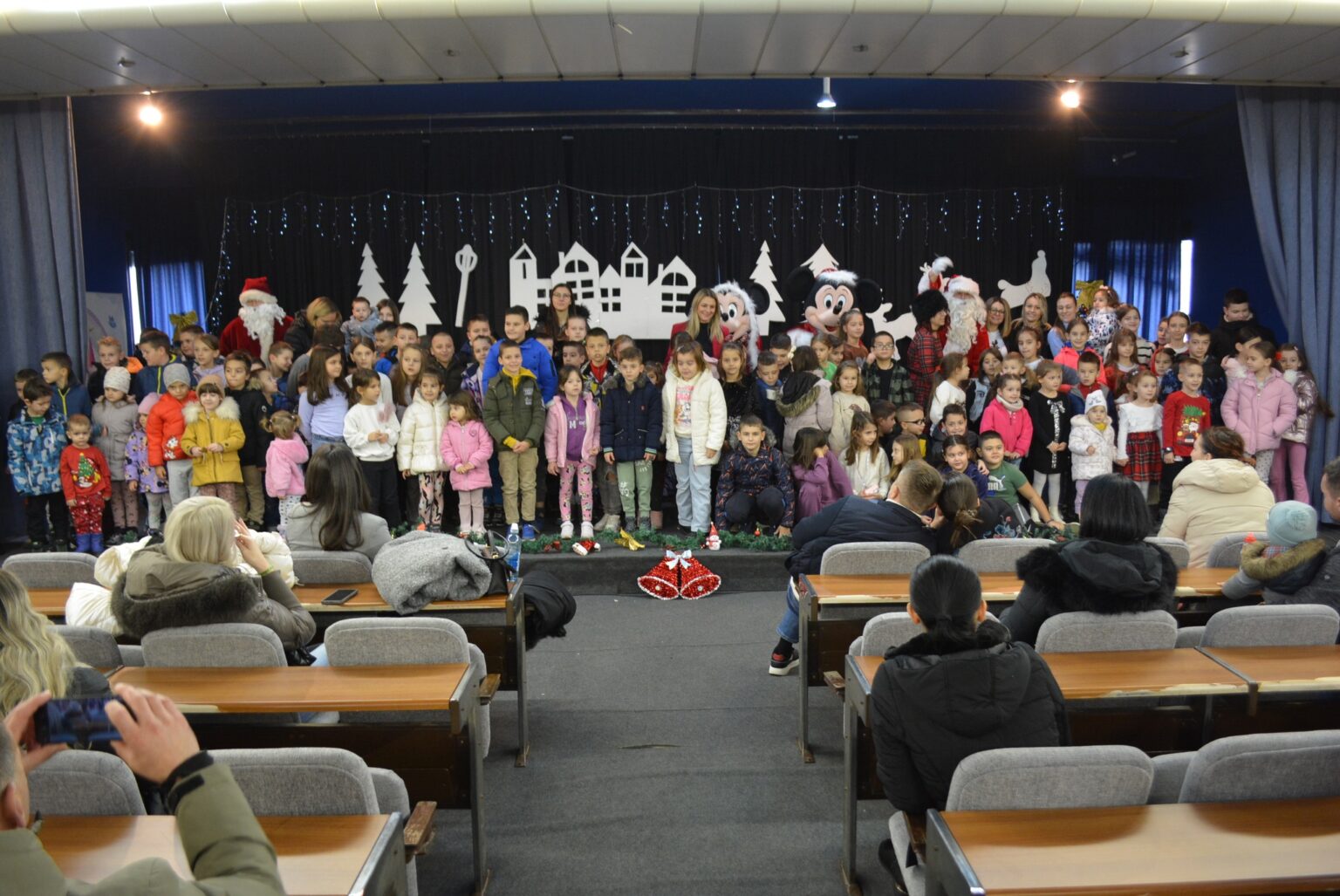 DOBOJ: Uručeni paketići mališanima i ukazano na značaj stabilne porodice