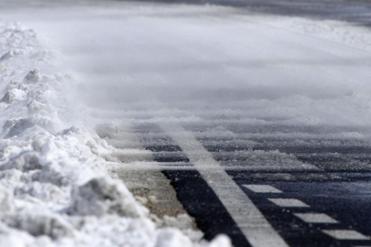 PUTEVI: Usporena vožnja zbog poledice, klizišta i sanacionih radova