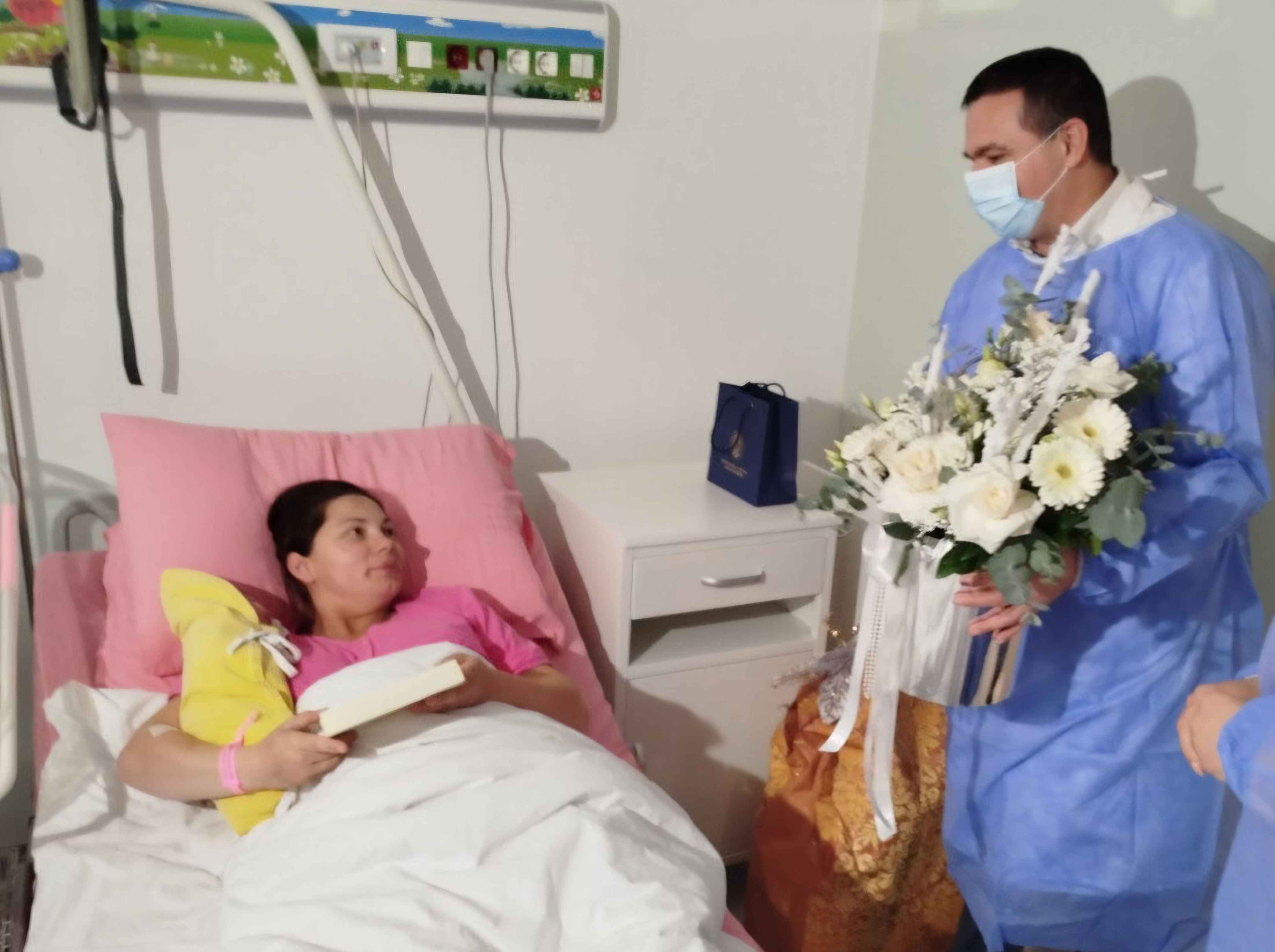 DOBOJ: Zlatnim dukatom darovana prva beba rođena u Republici Srpskoj u 2026. godini