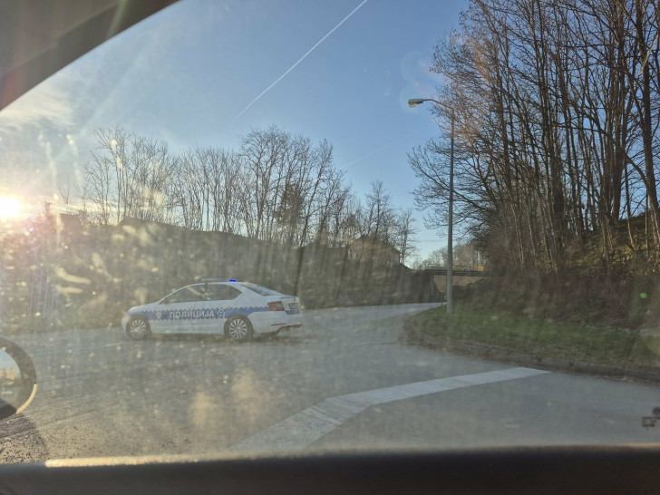 DOBOJ: U saobraćajnoj nezgodi u Derventi poginuo suvozač