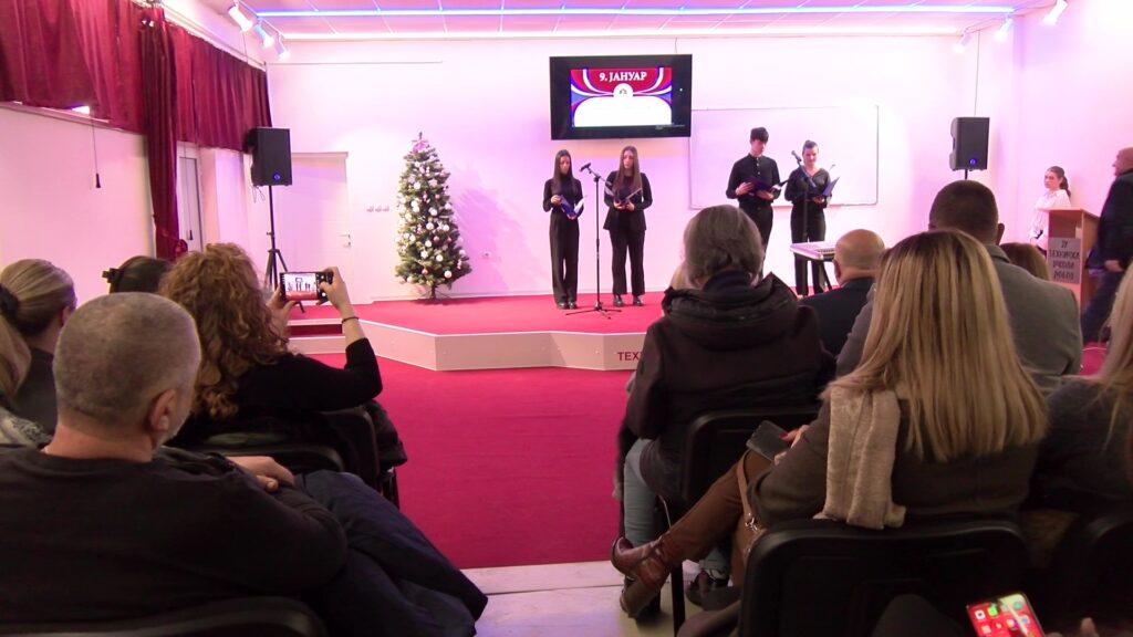 DOBOJ: Održana akademija povodom Dana Republike u organizaciji učenika srednjih škola