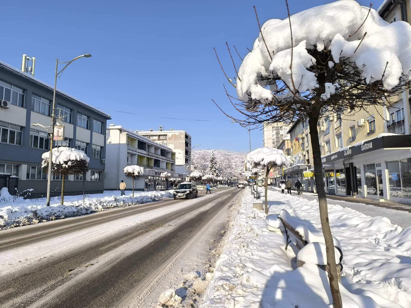 PUTEVI: Zimski uslovi i brojna ograničenja saobraćaja širom Republike Srpske