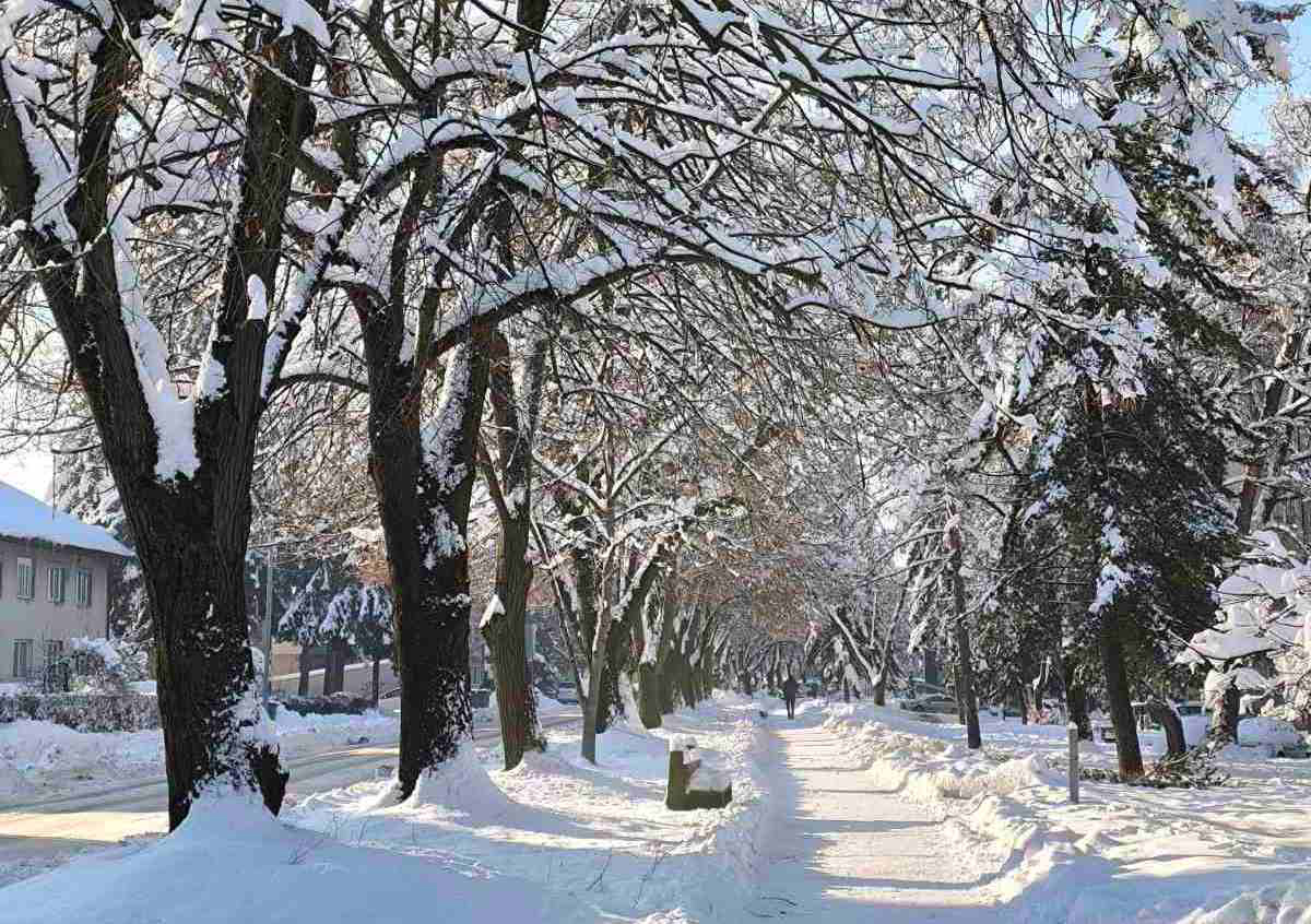 VRIJEME: Oblačno i hladno, povremeno susnježica i slab snijeg