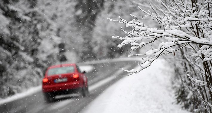 PUTEVI: Poledica i ugažen snijeg u višim predjelima, oprez na planinskim prevojima