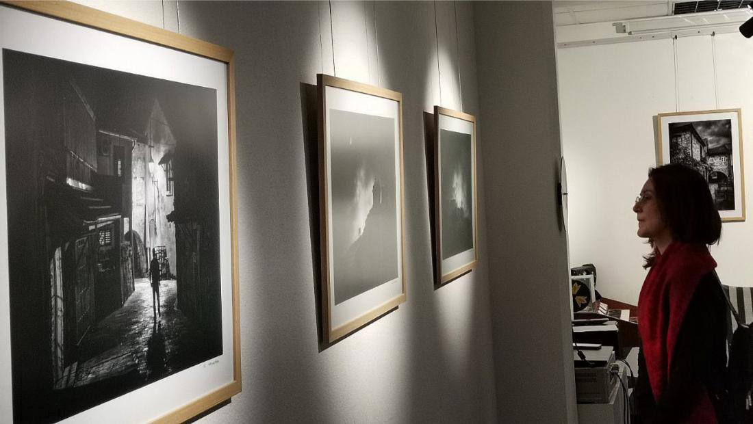 DOBOJ: Otvorena izložba fotografija Dušana Vukovića iz Trebinja
