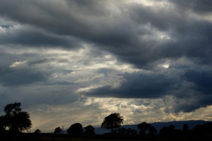 VRIJEME: Oblačno u većem dijelu zemlje, mjestimično slabe padavine