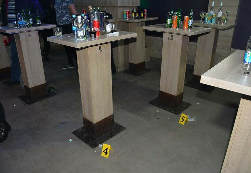 DOBOJ: Pucnjava u lokalu, gost ranjen u nogu