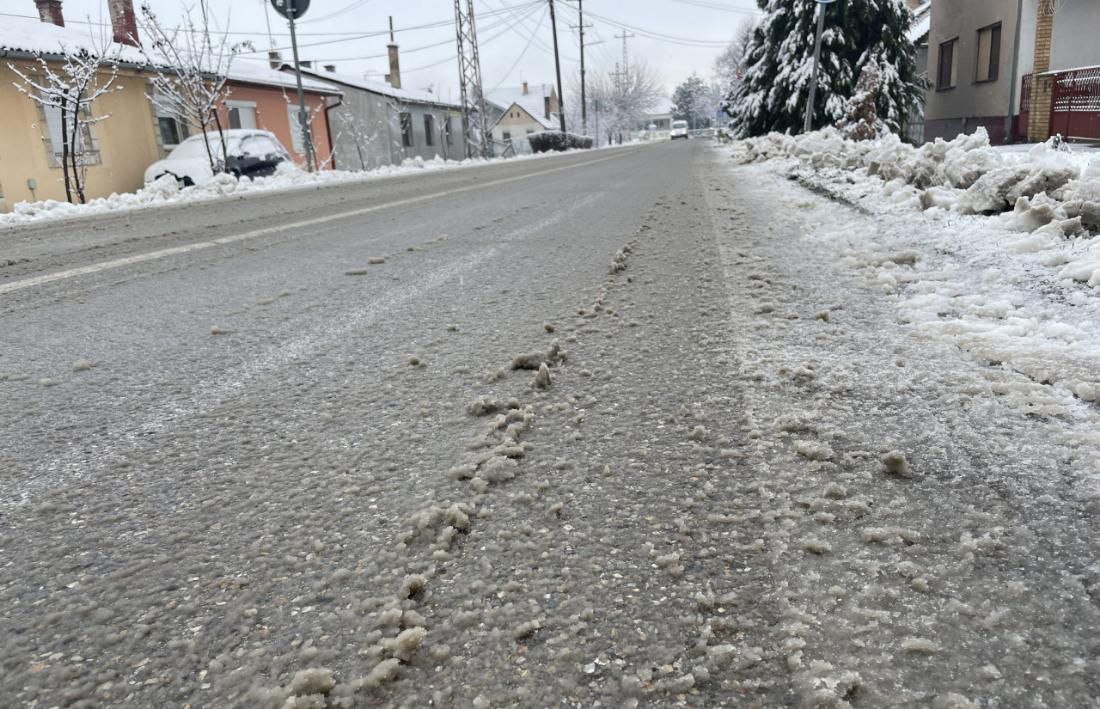 PUTEVI: Oprez na putevima, poledica, magla i brojni radovi